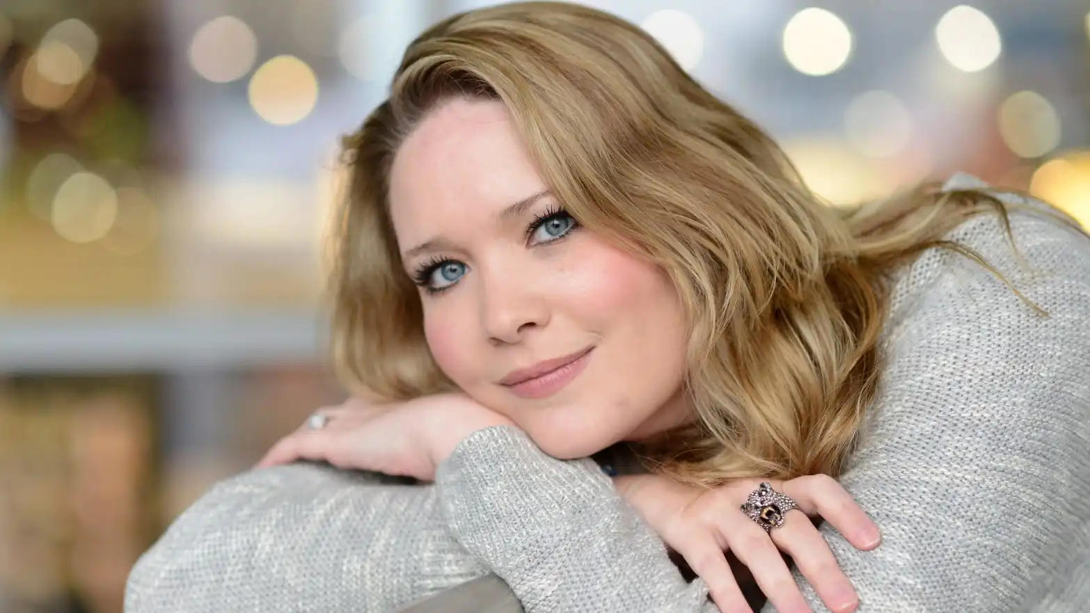 Sarah J. Maas's $40M Fortune: The Bestselling Books Behind Her Wealth